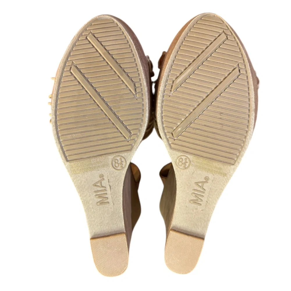 MIA macrame gladiator
